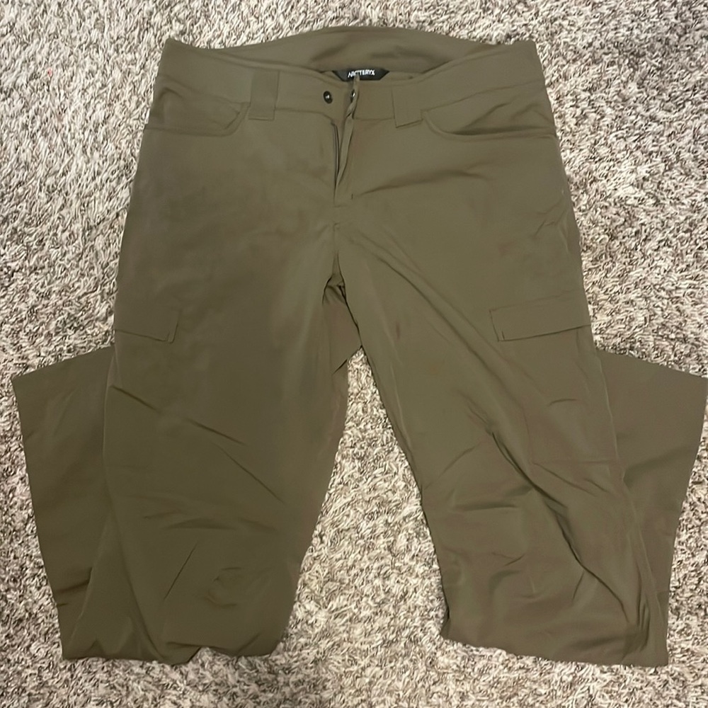 Arc'teryx Men's Cargo Pants - Olive